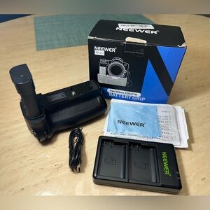 NEEWER MB-N11 Vertical Battery Grip for Nikon Z6 II & Z7 II